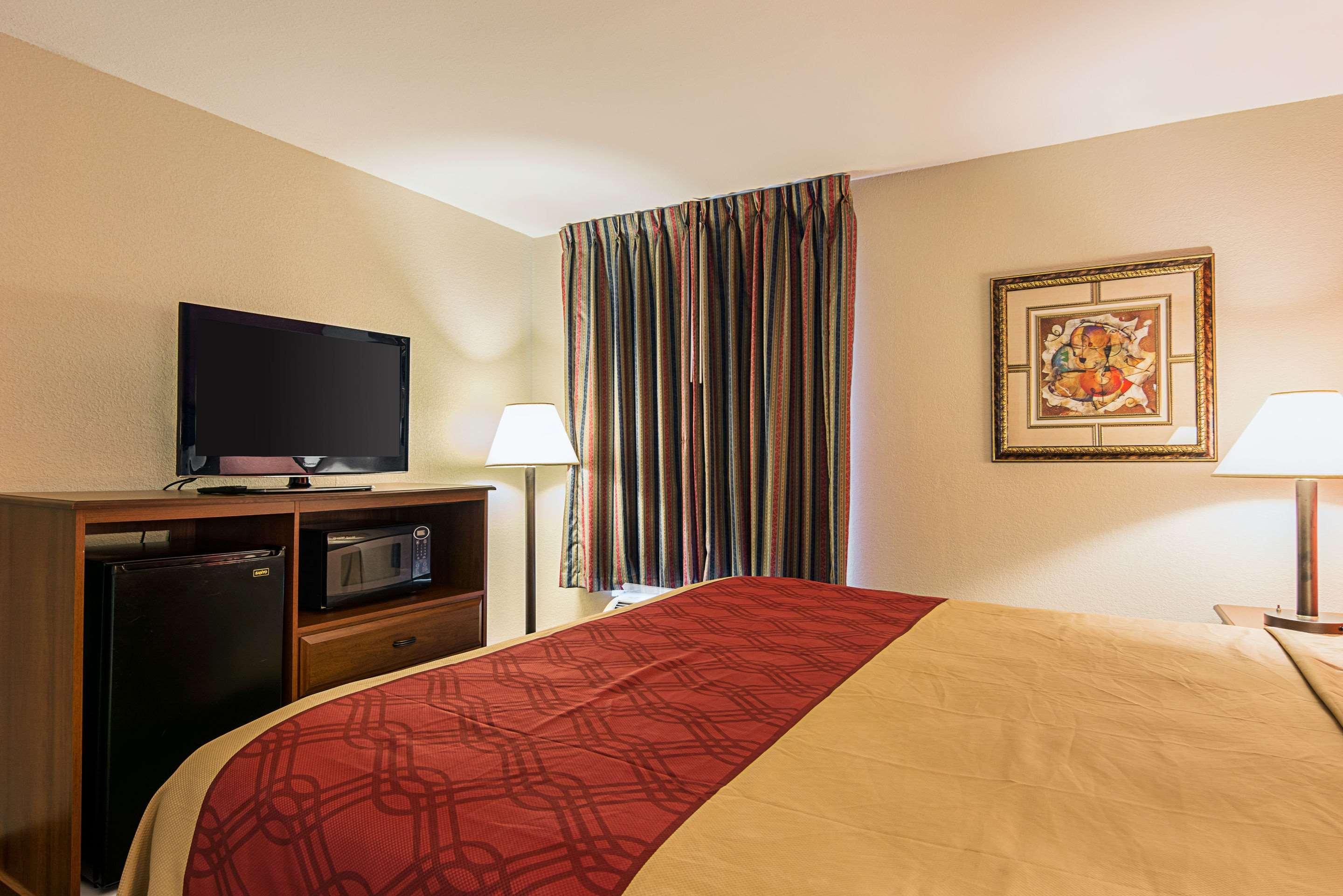 Econo Lodge Andrews Afb Clinton Exterior foto